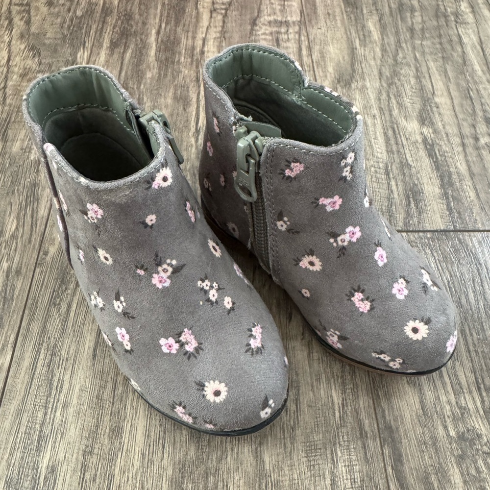 Cat and Jack Girl Bootie Ankle Boots in size 5